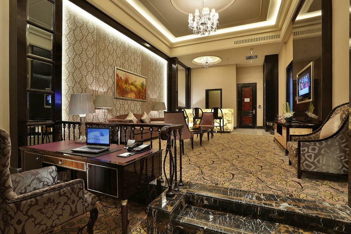 Howard Johnson Agile Plaza Chengdu Eksteriør billede